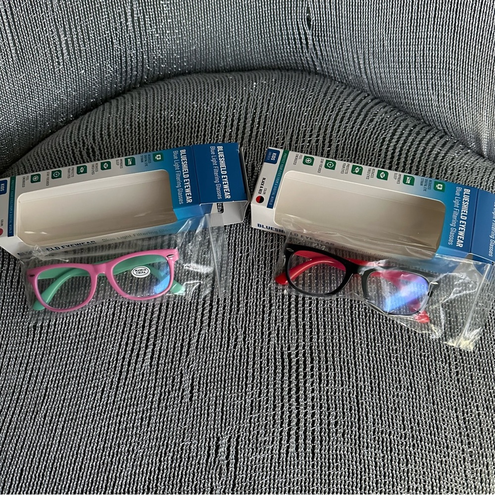 🔴2/$15/ Blue light filtering glasses for kids